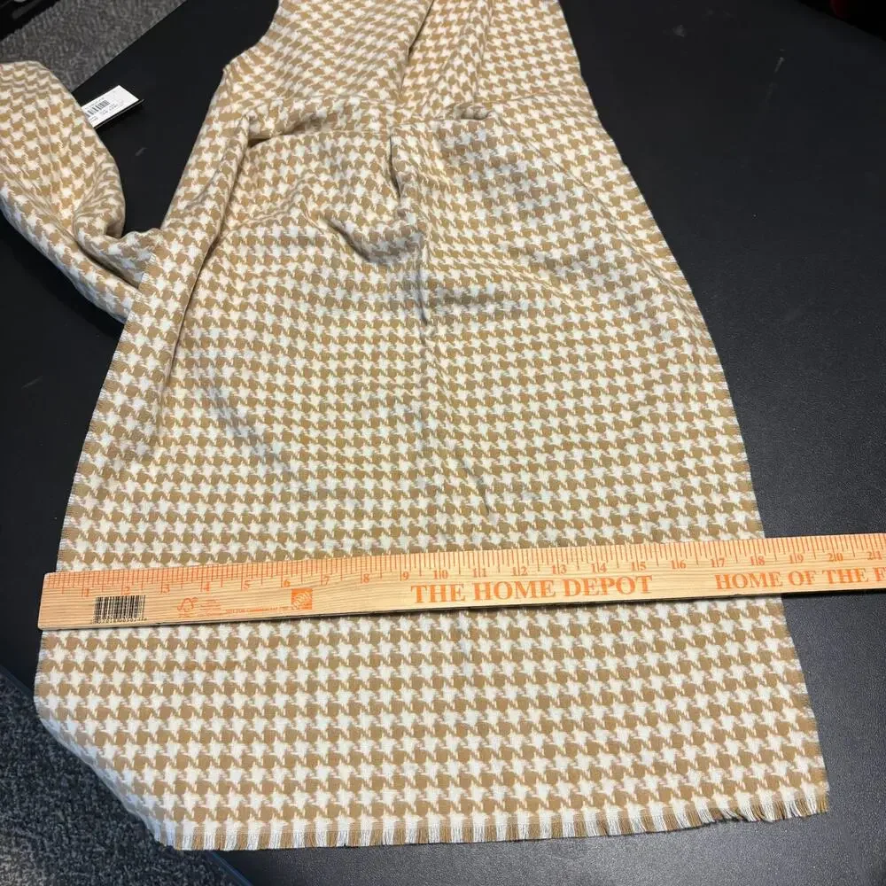 NWT FRAAS Cashmink Tan White/Ivory Houndstooth Pattern Acrylic Scarf